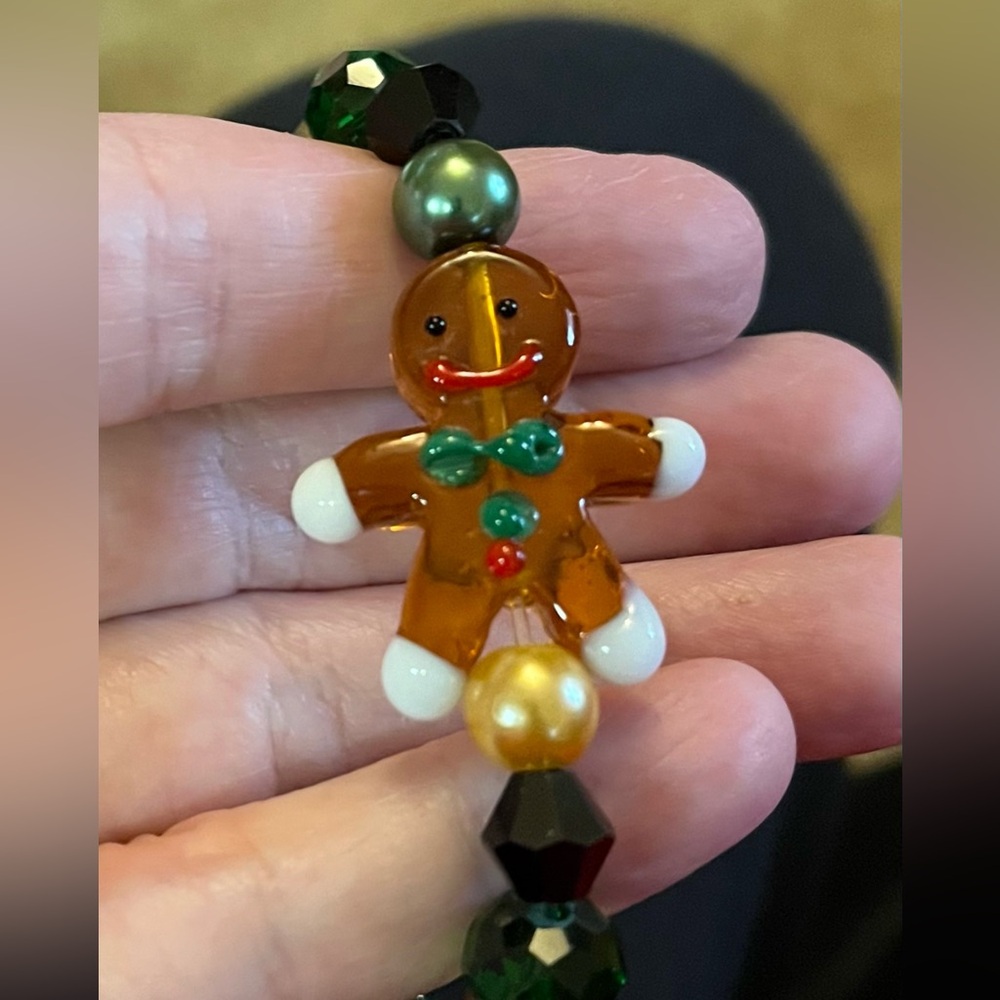BEAUTIFUL HOLIDAY GINGERBREAD STRETCH BRACELET!